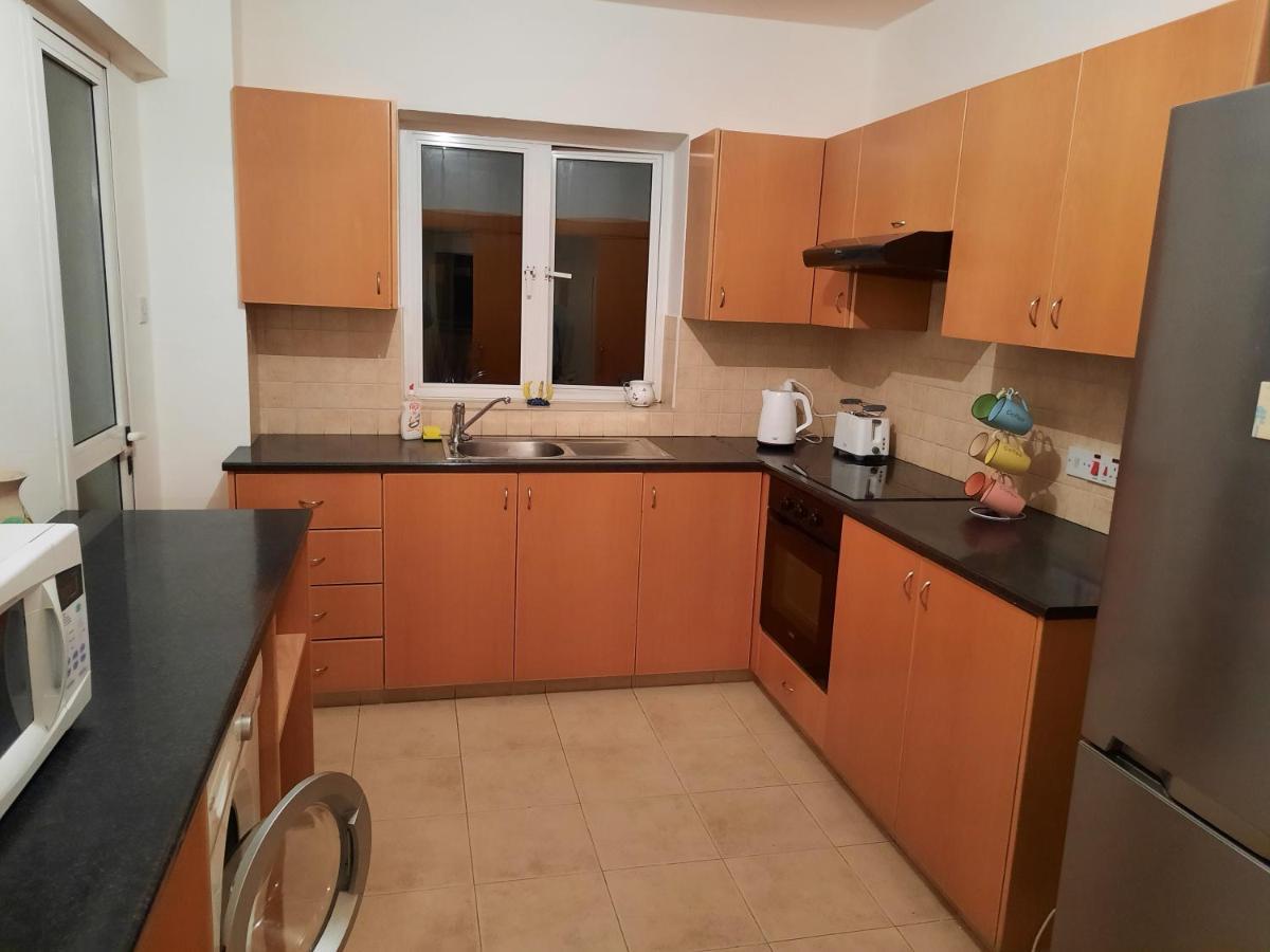 Large Apt 2 Bedrooms Sea View & 2 Balconies Larnaca Exteriör bild