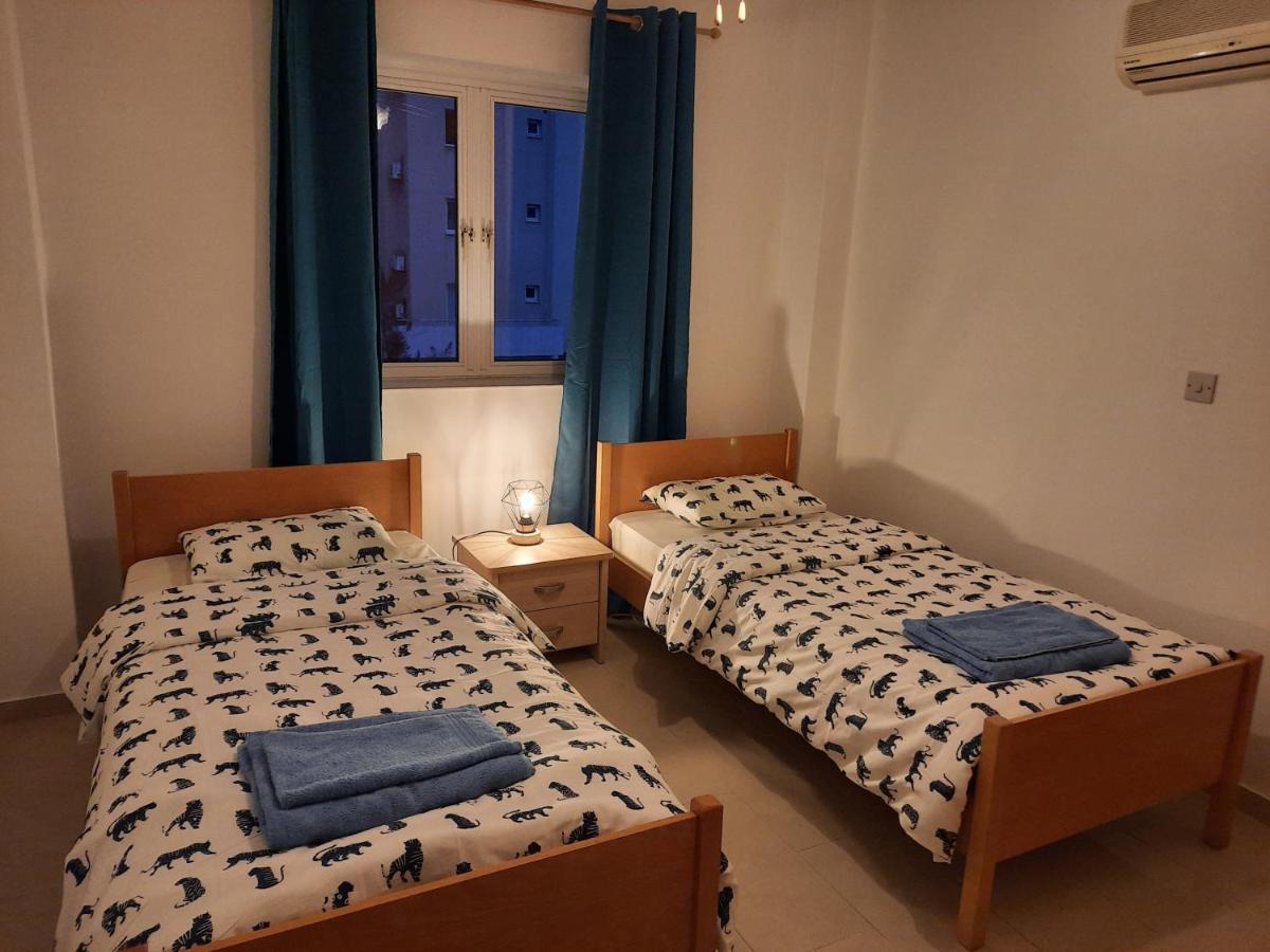 Large Apt 2 Bedrooms Sea View & 2 Balconies Larnaca Exteriör bild