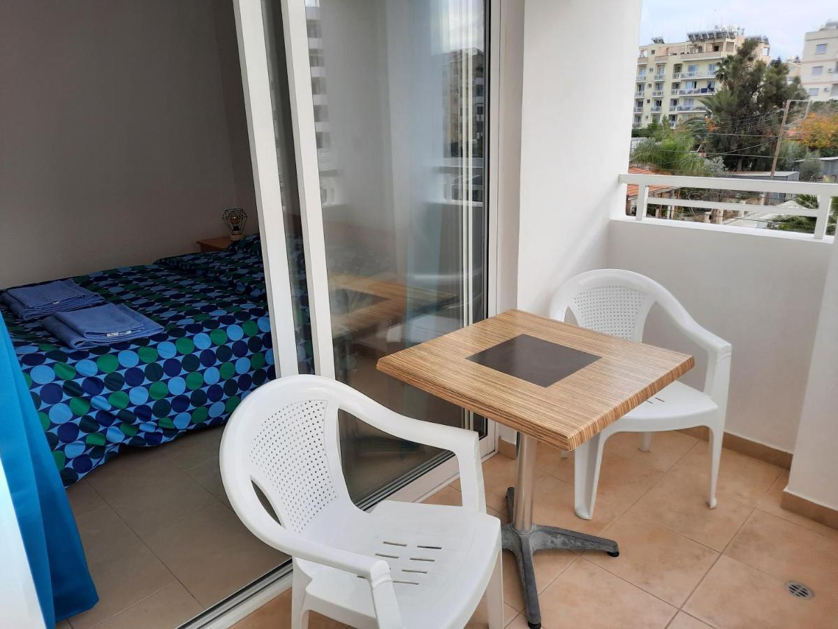 Large Apt 2 Bedrooms Sea View & 2 Balconies Larnaca Exteriör bild