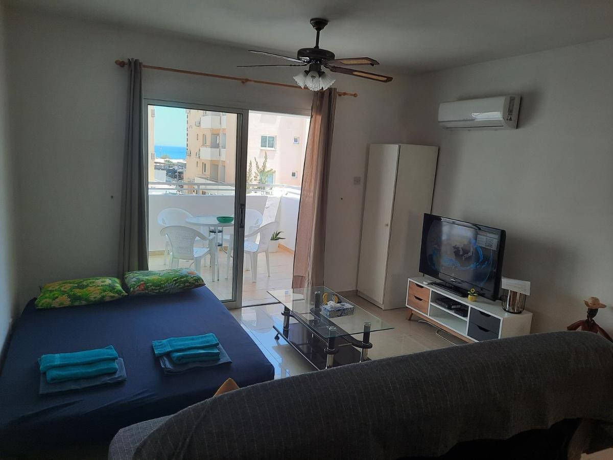 Large Apt 2 Bedrooms Sea View & 2 Balconies Larnaca Exteriör bild