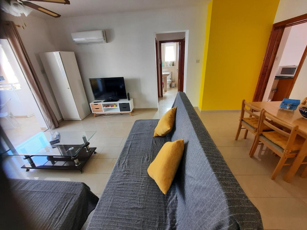 Large Apt 2 Bedrooms Sea View & 2 Balconies Larnaca Exteriör bild