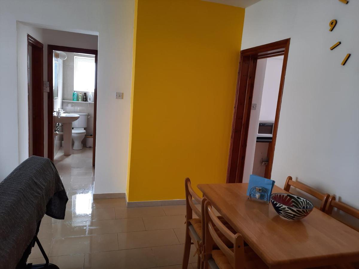 Large Apt 2 Bedrooms Sea View & 2 Balconies Larnaca Exteriör bild